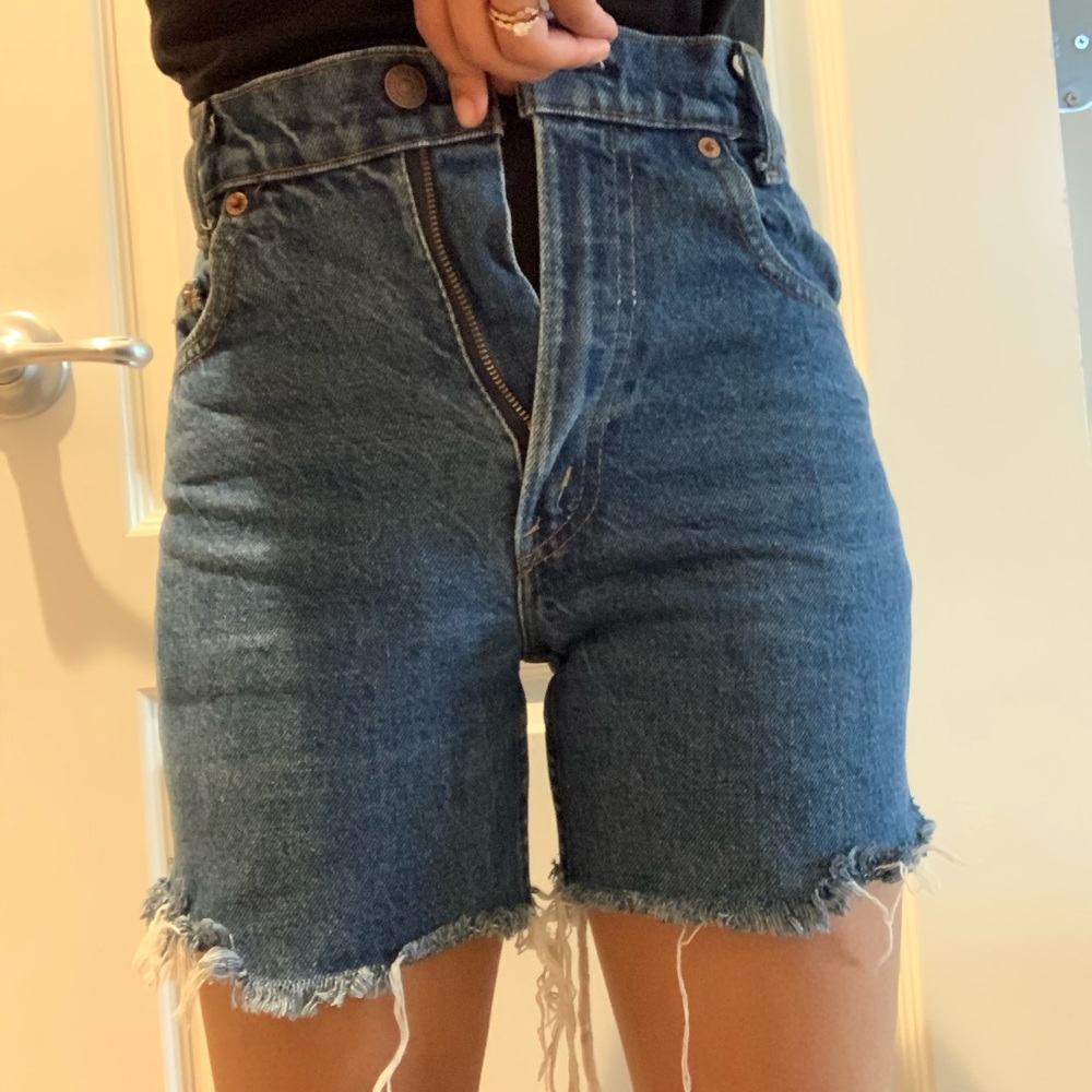 Vintage Mid thigh Levi 501 Cutoff Shorts size 23